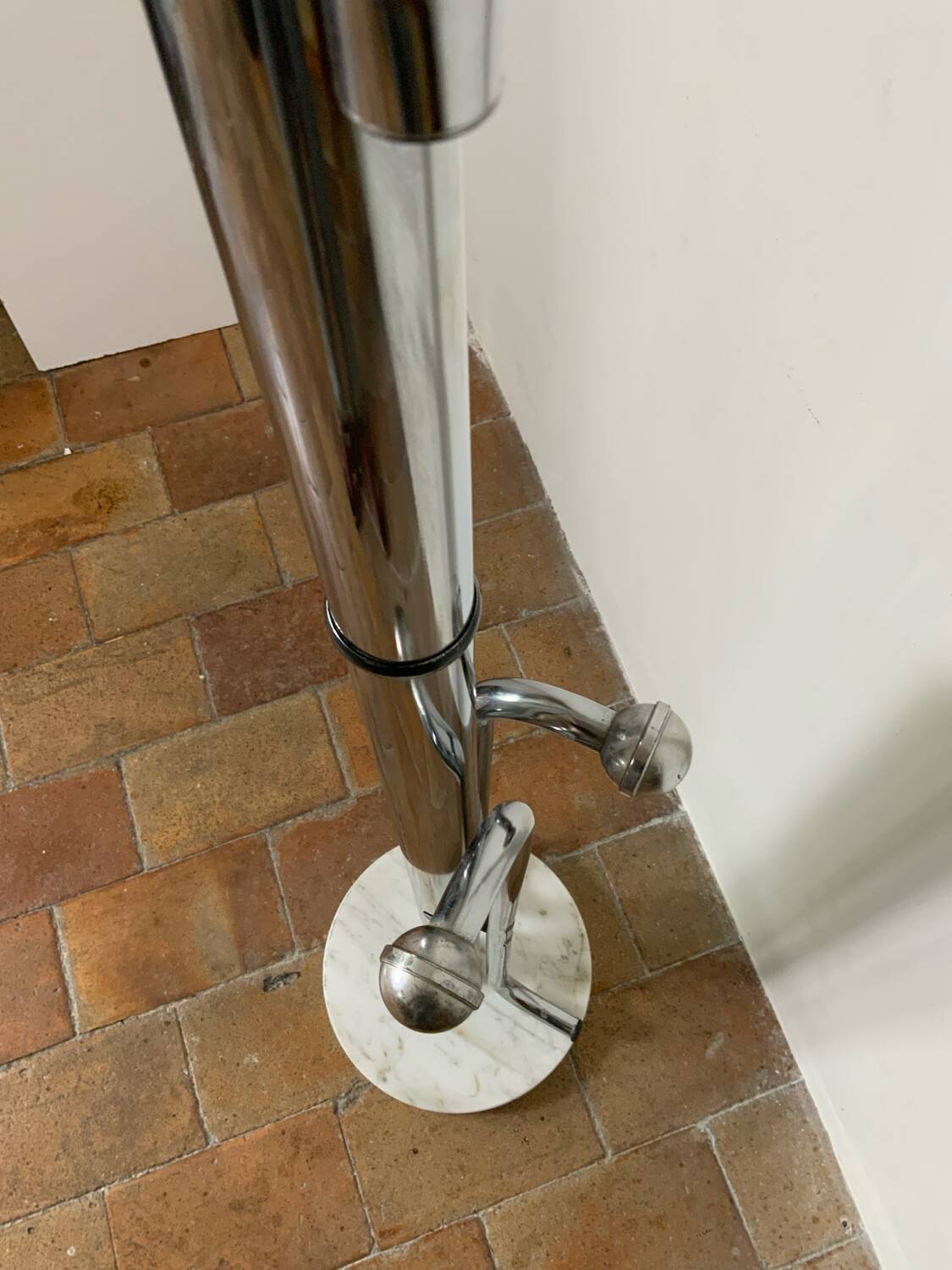 Freestanding coat rack