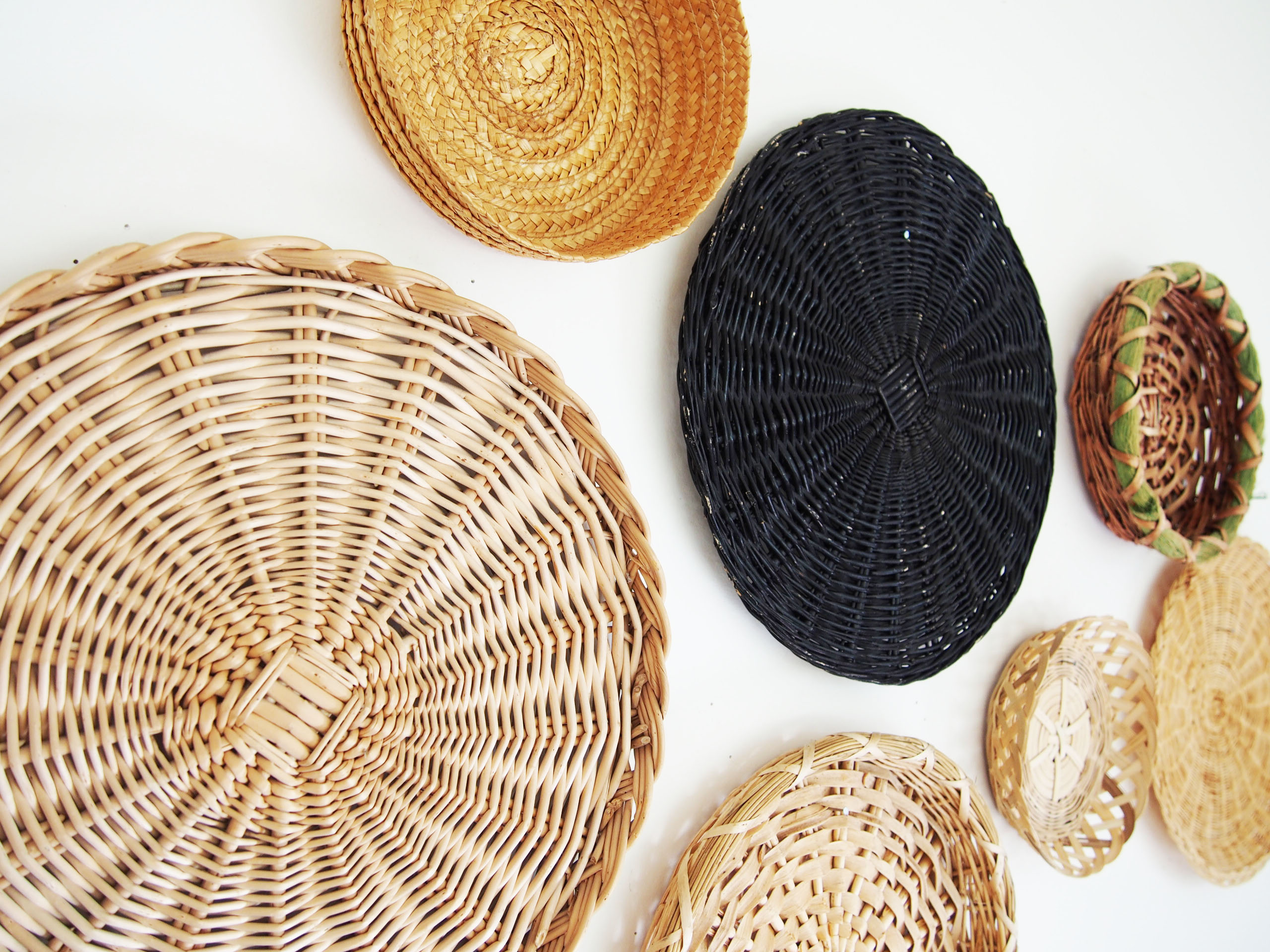 Wall composition of 7 baskets Wicker