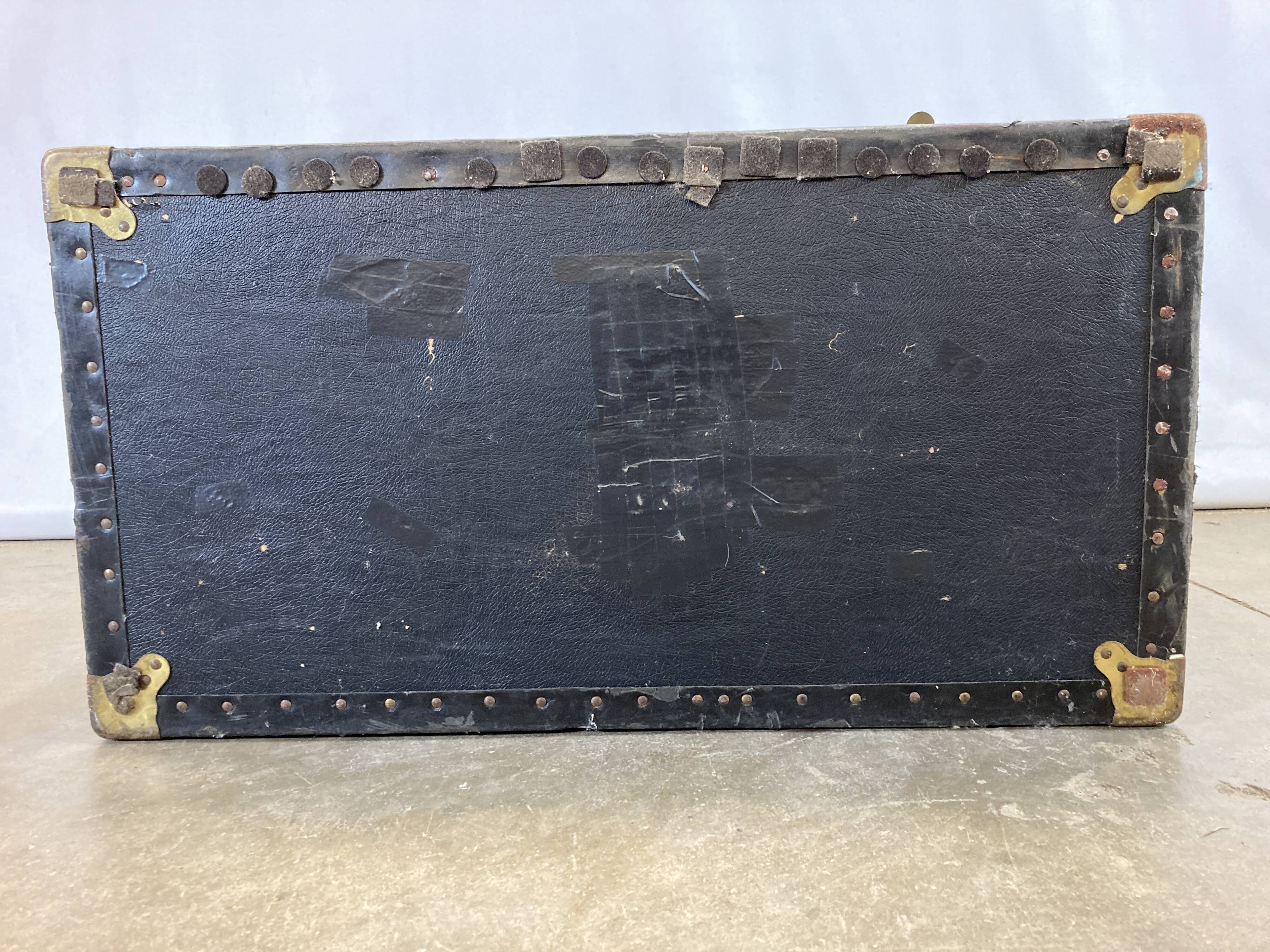 Old black black gold ironing