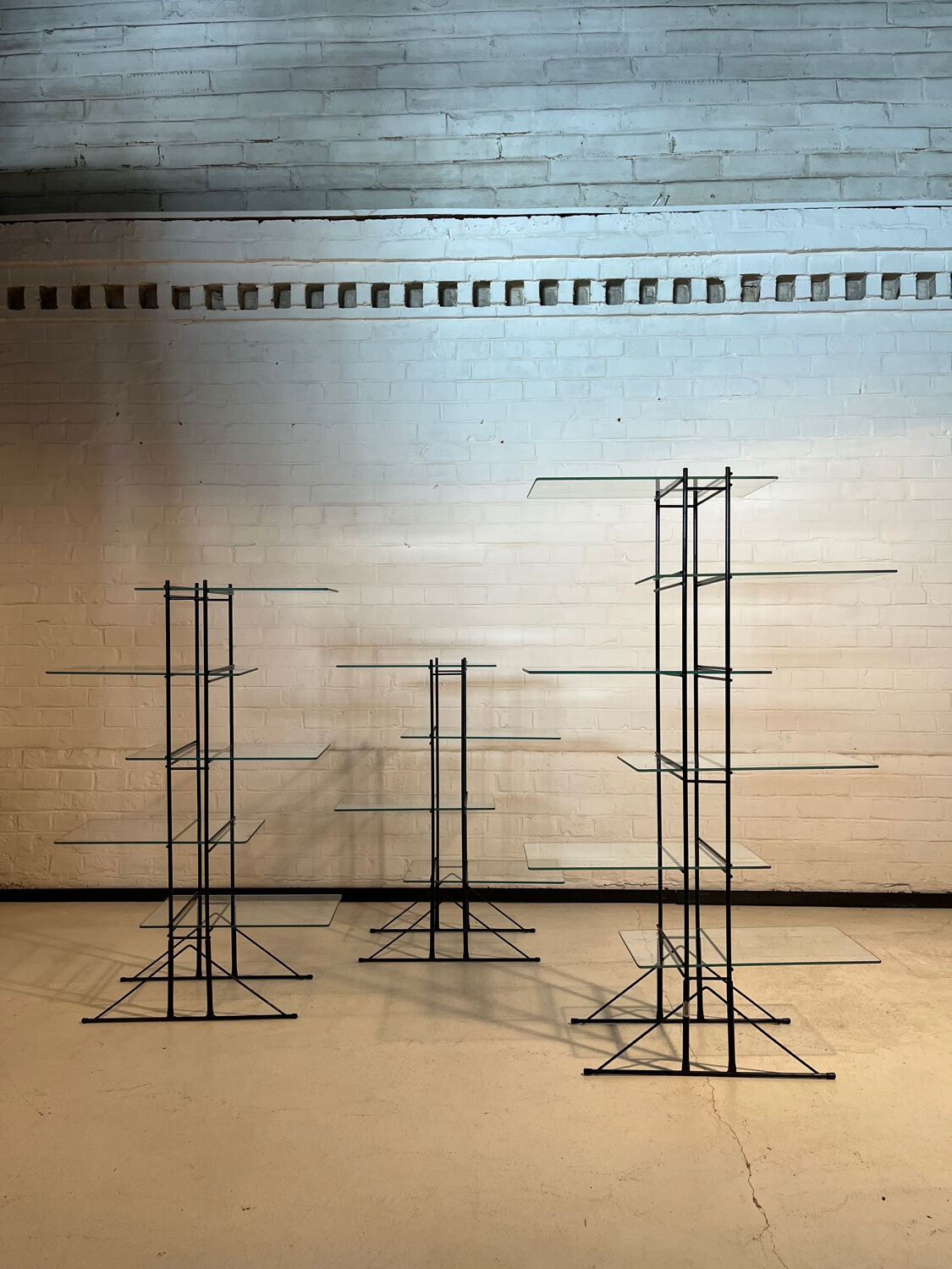 Ensemble de trois étagères etalex lodelinsart