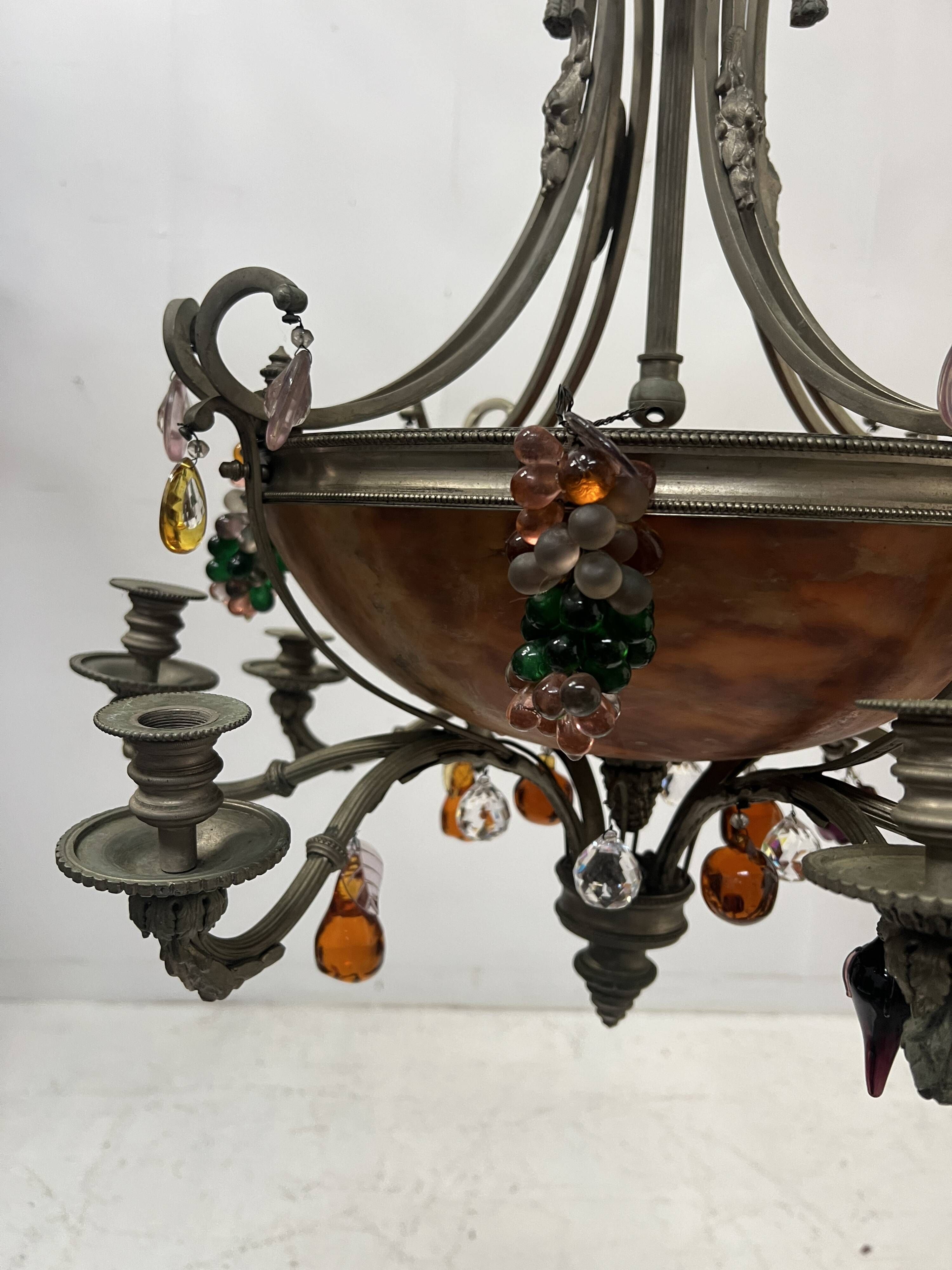 Napoleon III chandelier in bronze and alabaster with eight light arms, 19th century.