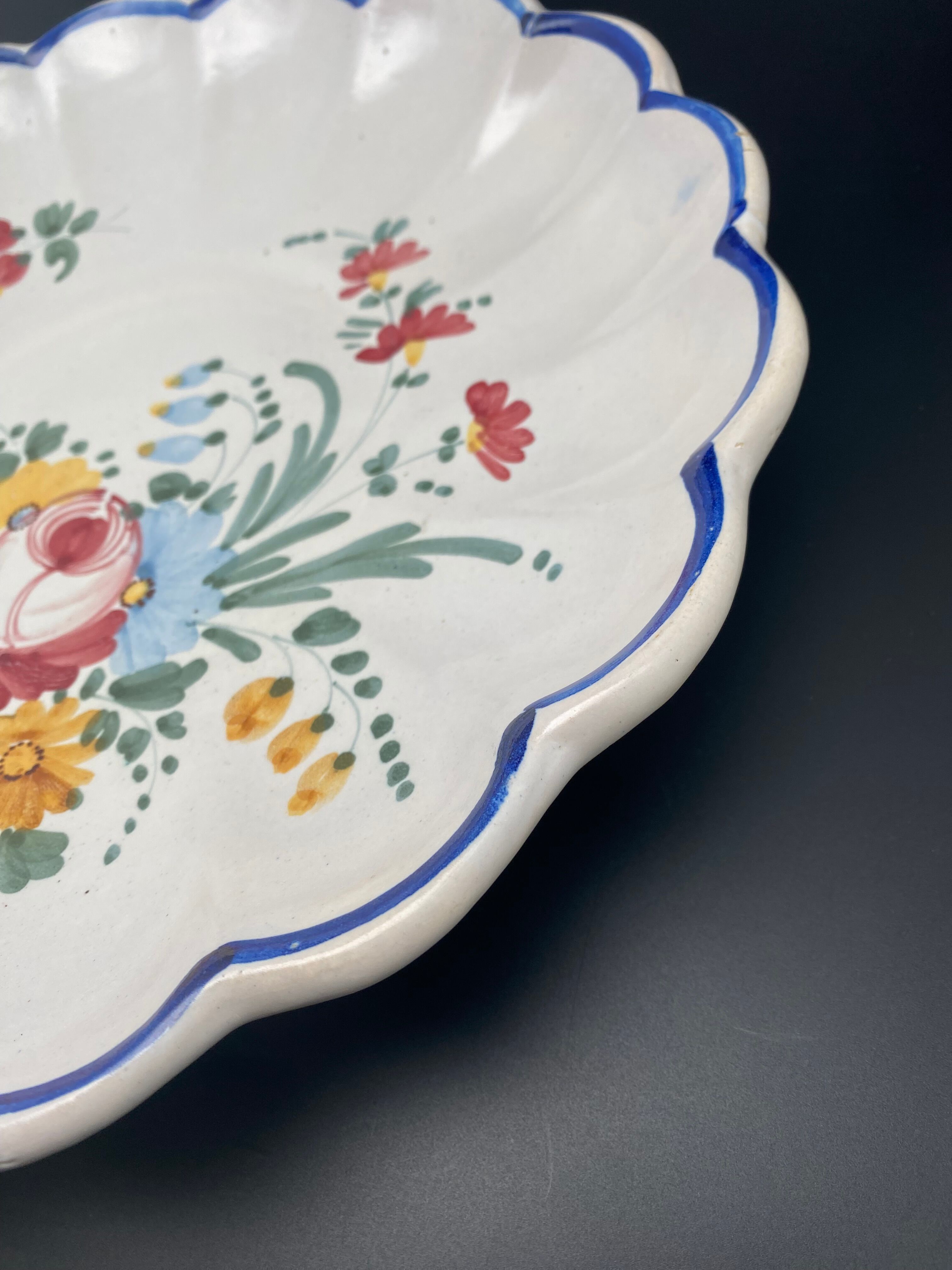 Round dish shape daisy Pattern Floral pattern in Italian ceramic – MMF17