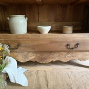 Bibliothèque en bois rénovée