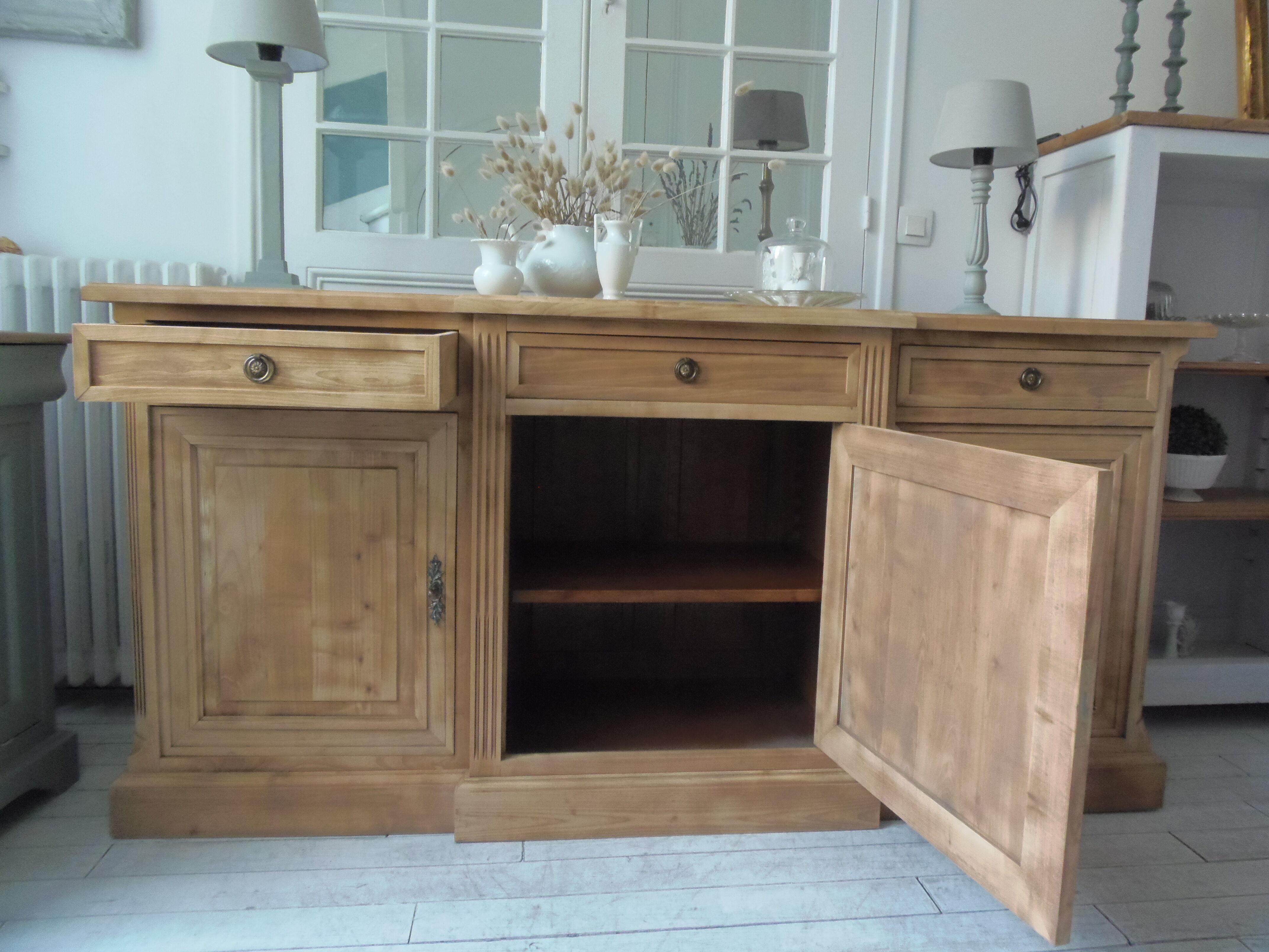 Buffet 3 doors of beautiful Louis XVI style in raw wood