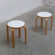 Paire de tabourets 'E60' par Alvar Aalto pour Artek, 1933