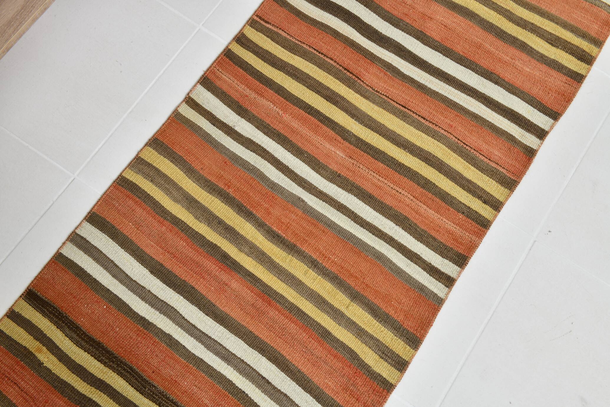 Tapis Kilim Vintage Rayé, Long Format aux Tons Chauds Boho, 65x366