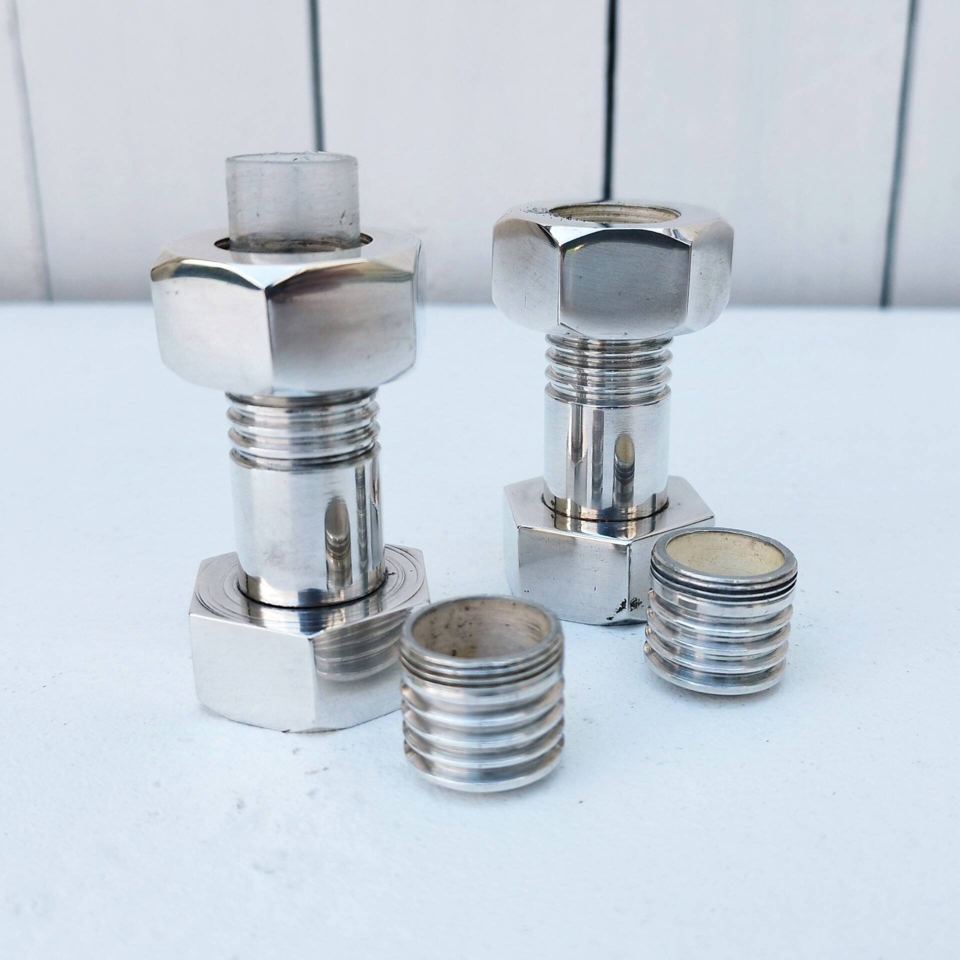 Salt shaker pepper mill silver metal bolt. vintage