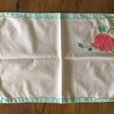 Embroidered rectangular placemat or centerpiece