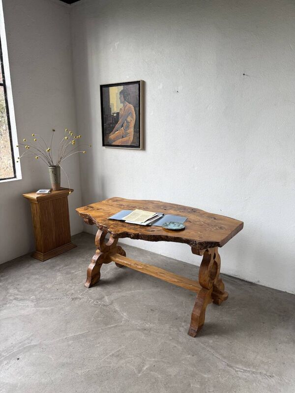 Table artisanale en orme massif, art populaire