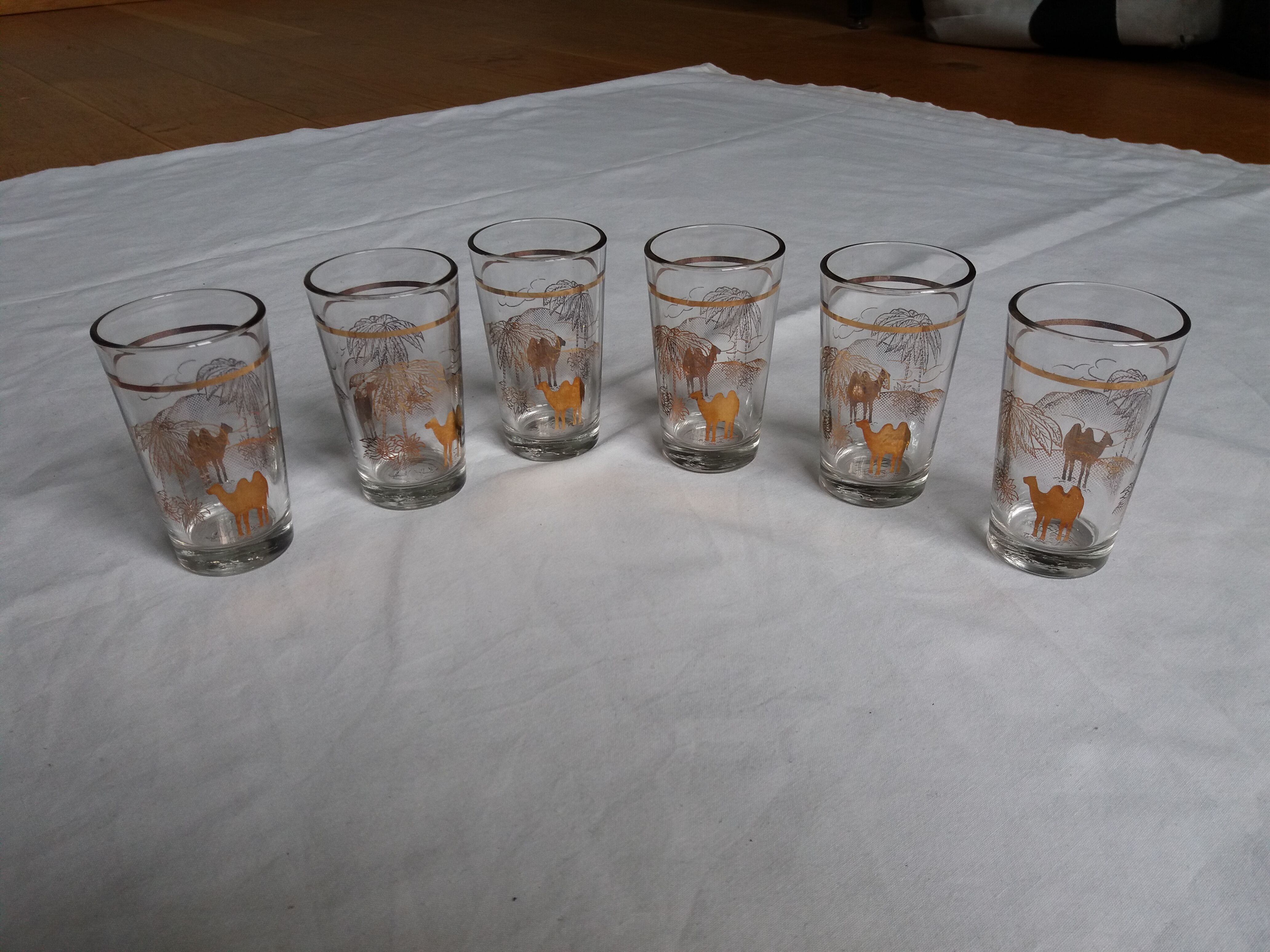 6 tea glasses golden décor camel palm