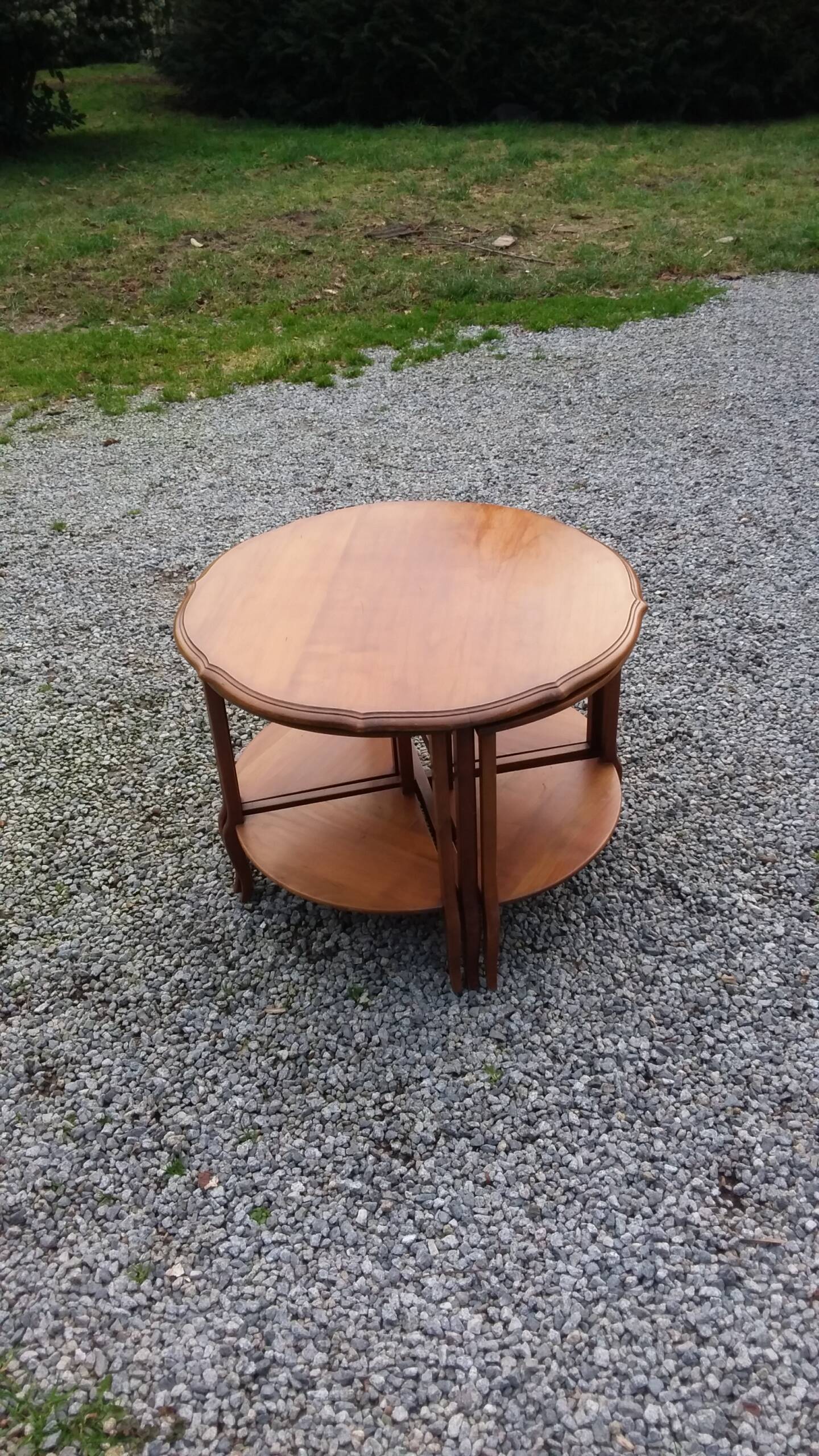 Coffee table nesting tables in cherry wood in classic style from the 60s/70s