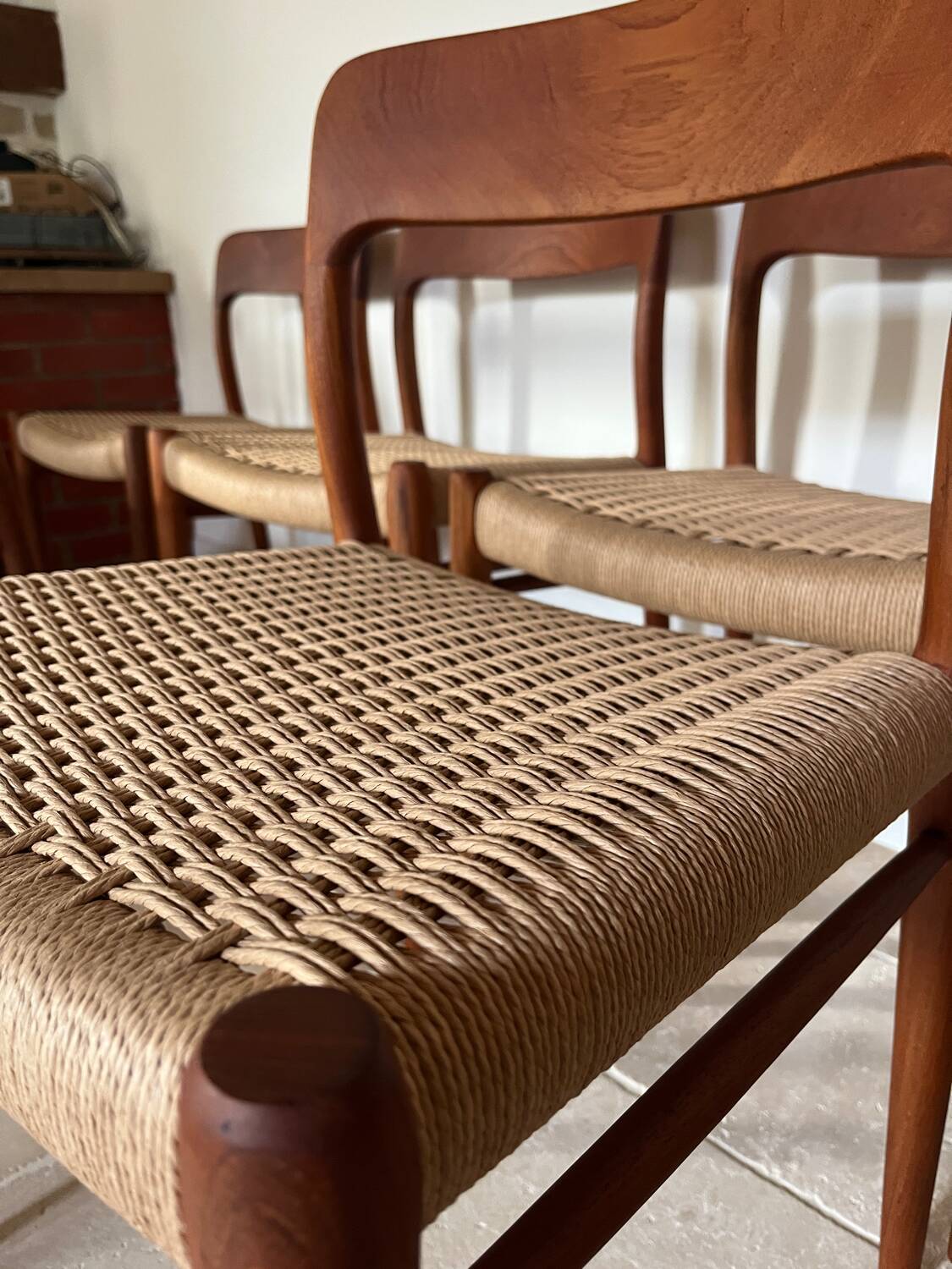 Lot de 6 chaises Niels Otto Moller n° 75 en teck