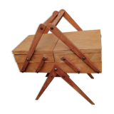 Sewing box worker