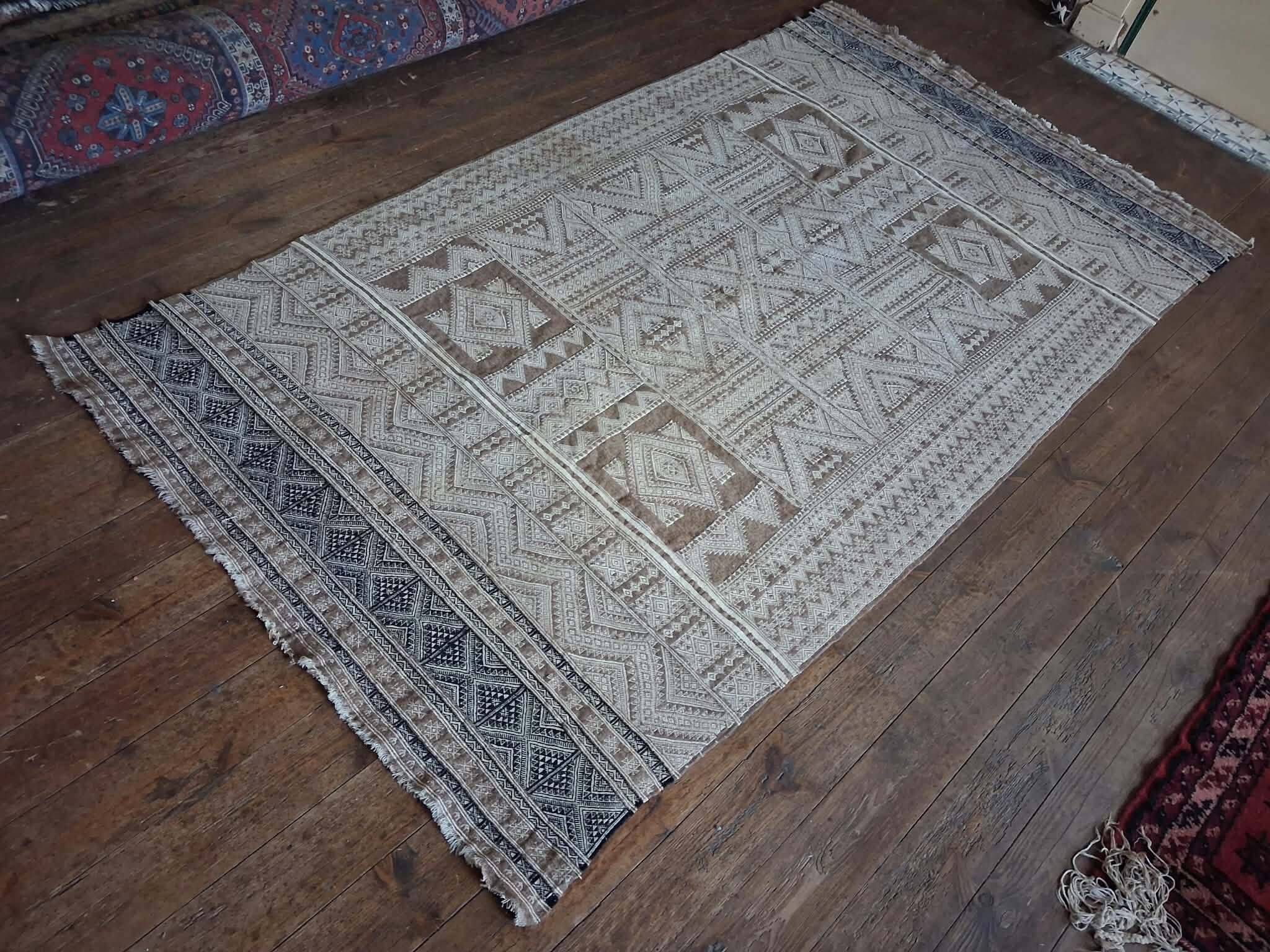 Handmade Berber Kilim Merghoum 240x130cm