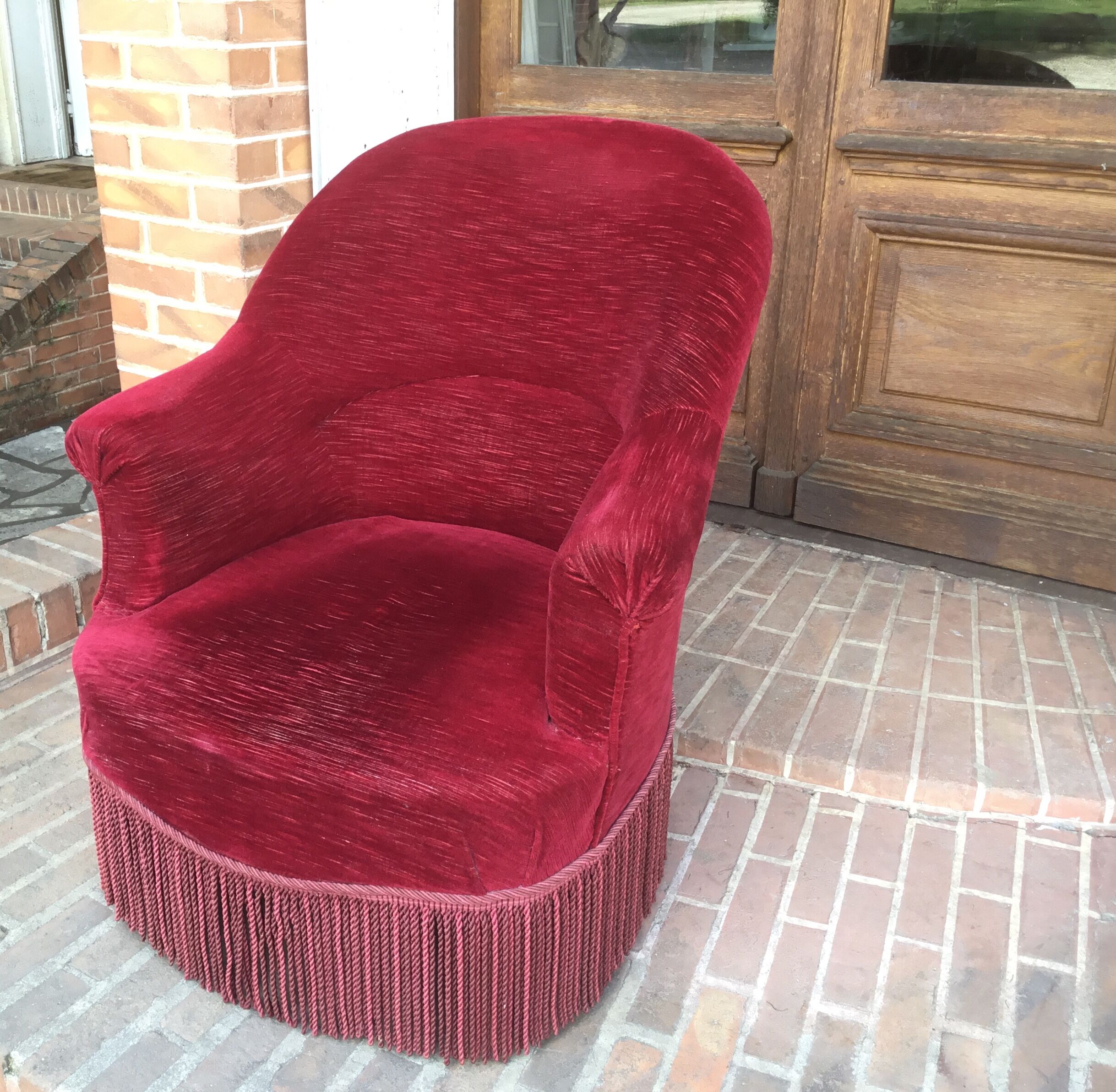 Old toad armchair in red velvet