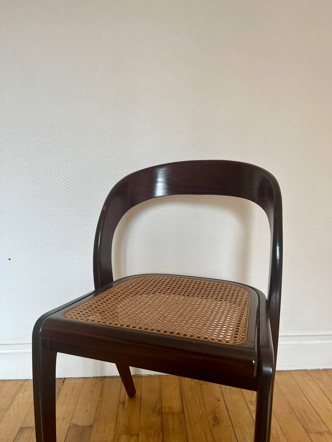 Chaise gondole cannée Baumann