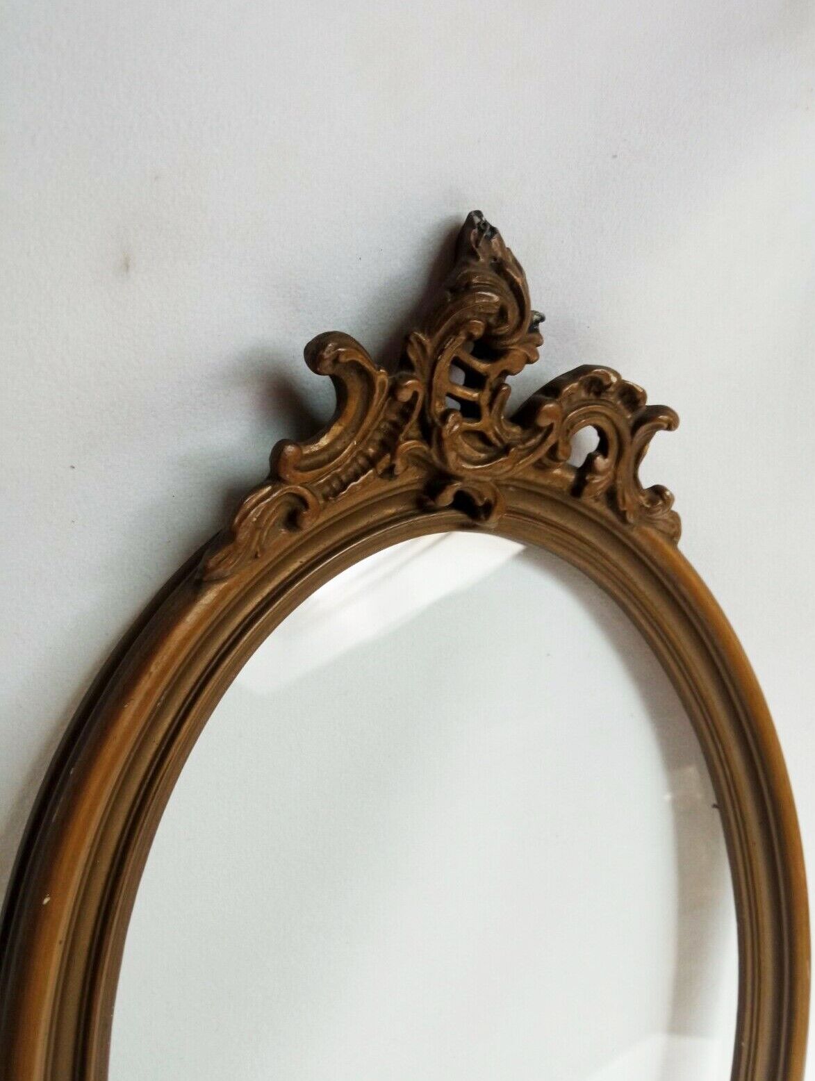 Old oval frame in wood and stucco + old glass glass blown - 27 x 21 cm