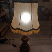 Lampe vintage en bois et abat jour à franges
