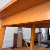 Desk with tapered legs