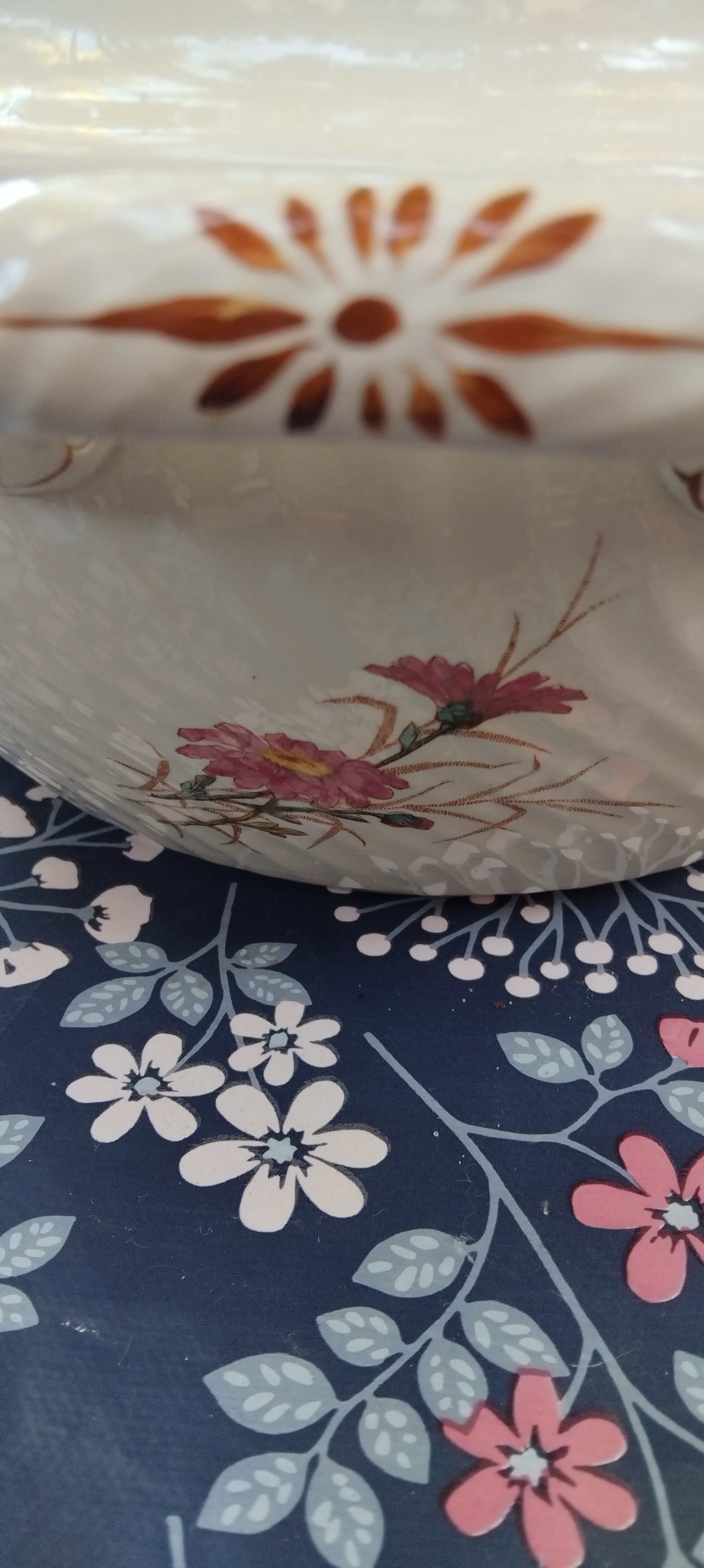 Old ceramic soup tureen Lunéville KG pattern Queen Marguerite