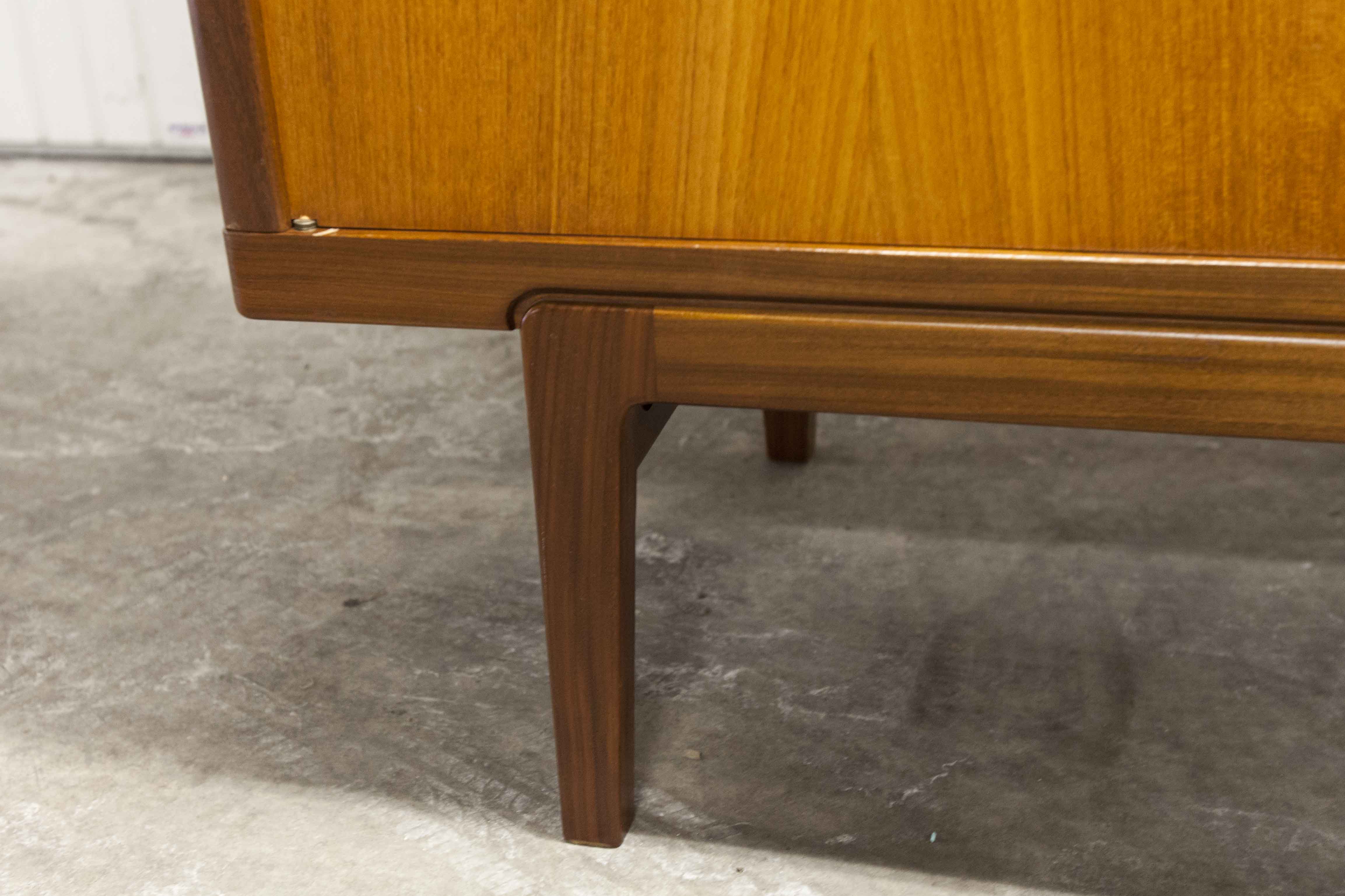 Armoire scandinave en teck 1969 NF Ameublement 202