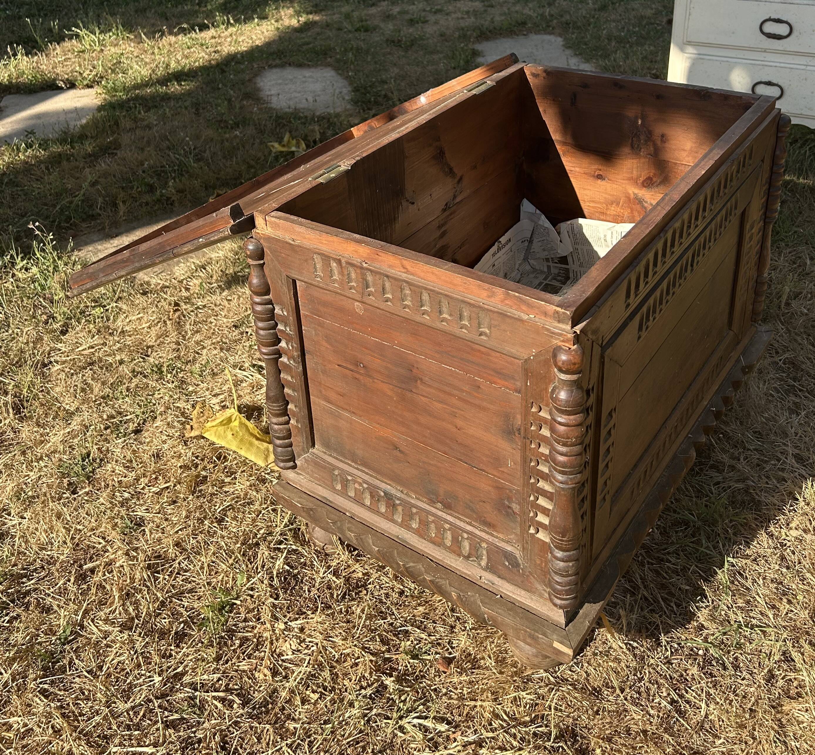 Solid Provençal wooden chest