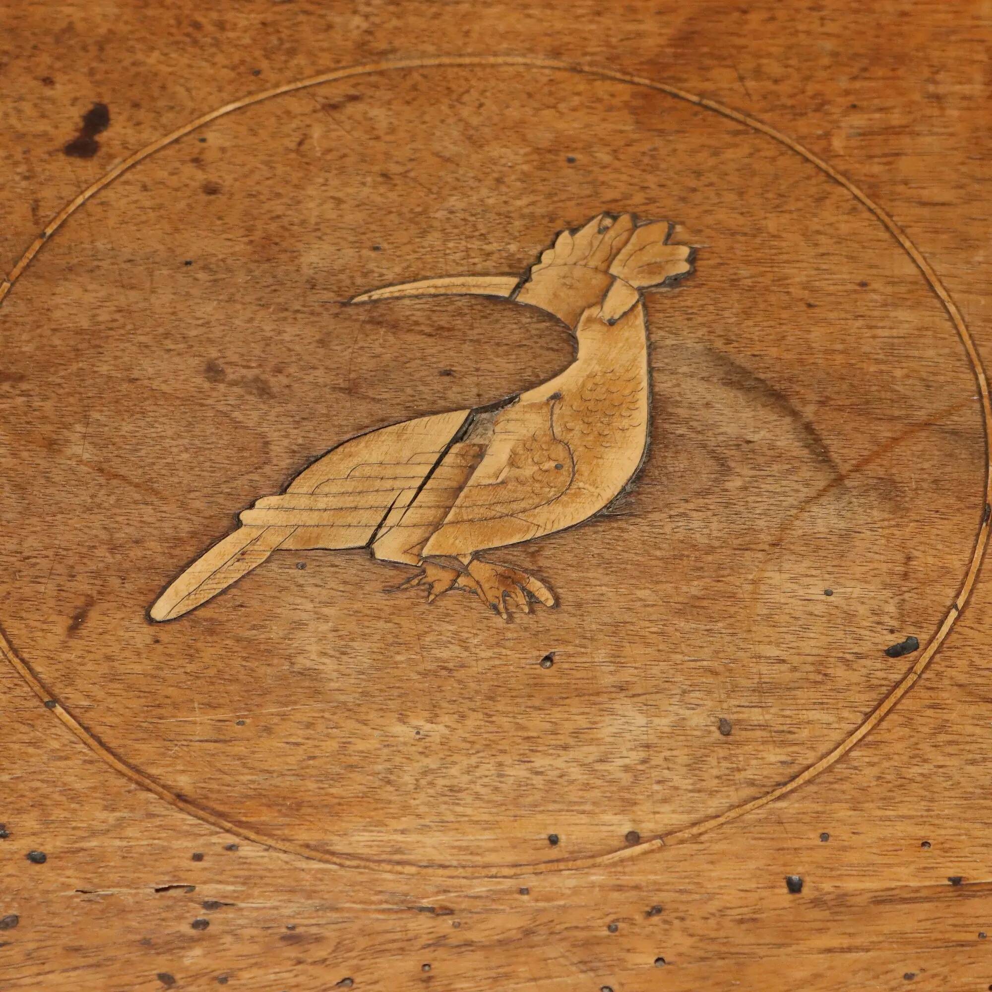Antique neoclassical walnut coffee table with maple inlays, 18th century.