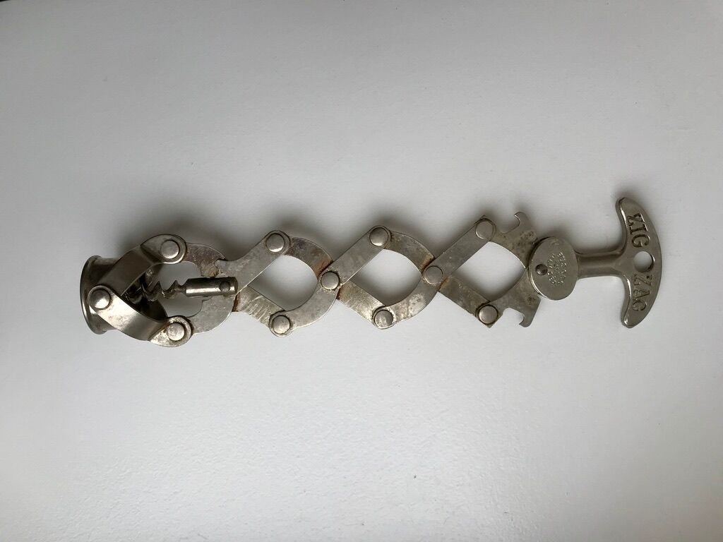 Corkscrew zig zag old