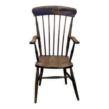 English armchair in elm from the late 19th century.