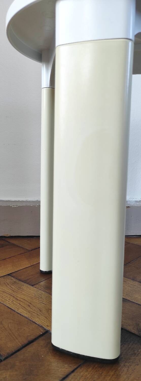 Vintage Space Age tripod stool in white plastic – Tatay, 1970s