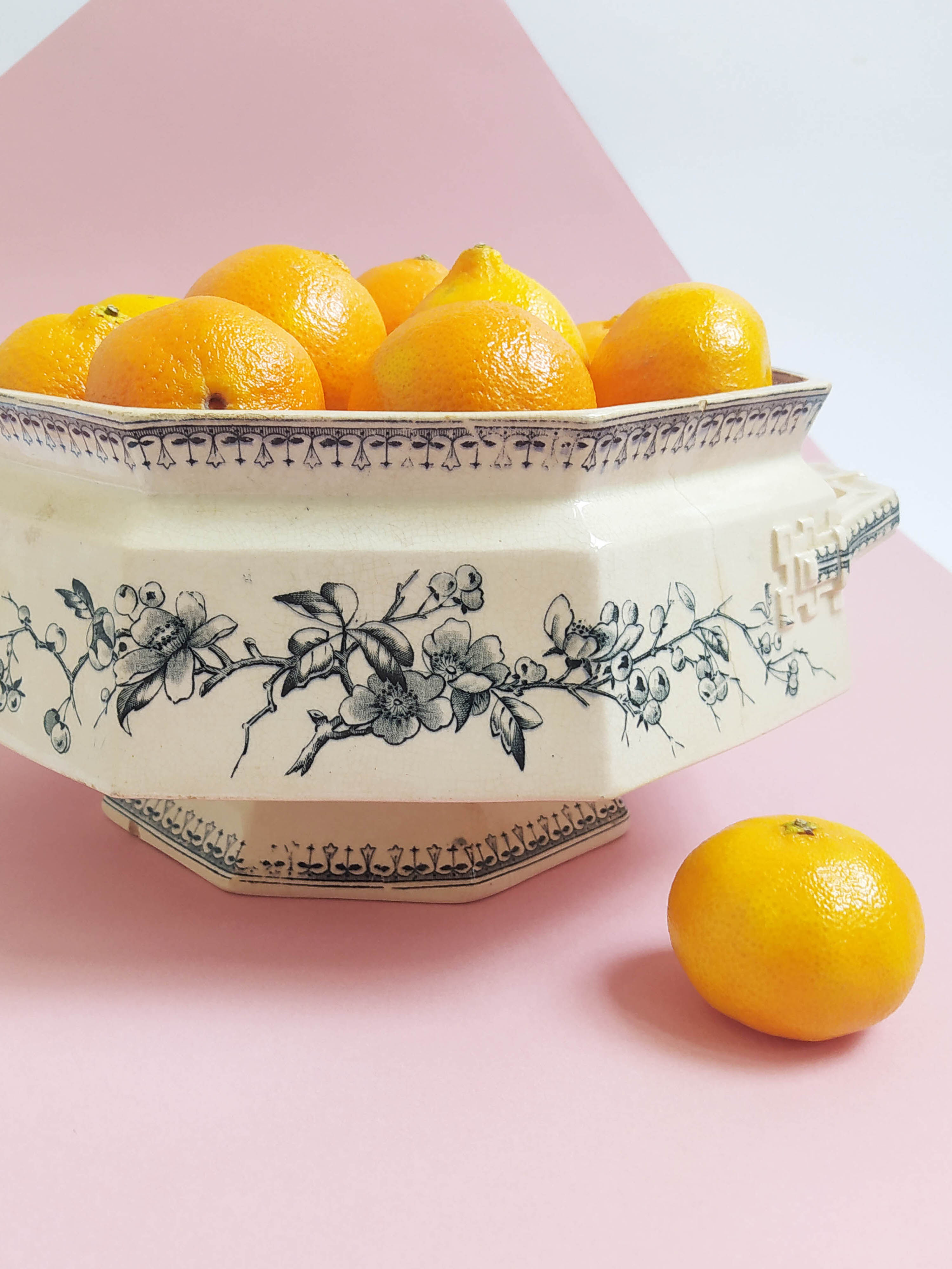 Large cut in the style of iron earth old earthenware (traces of time, see description)