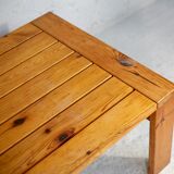 Table basse en pin. France, circa 1970
