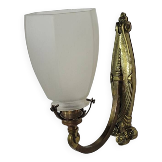 Vintage wall lamp in brass and frosted glass 1950s