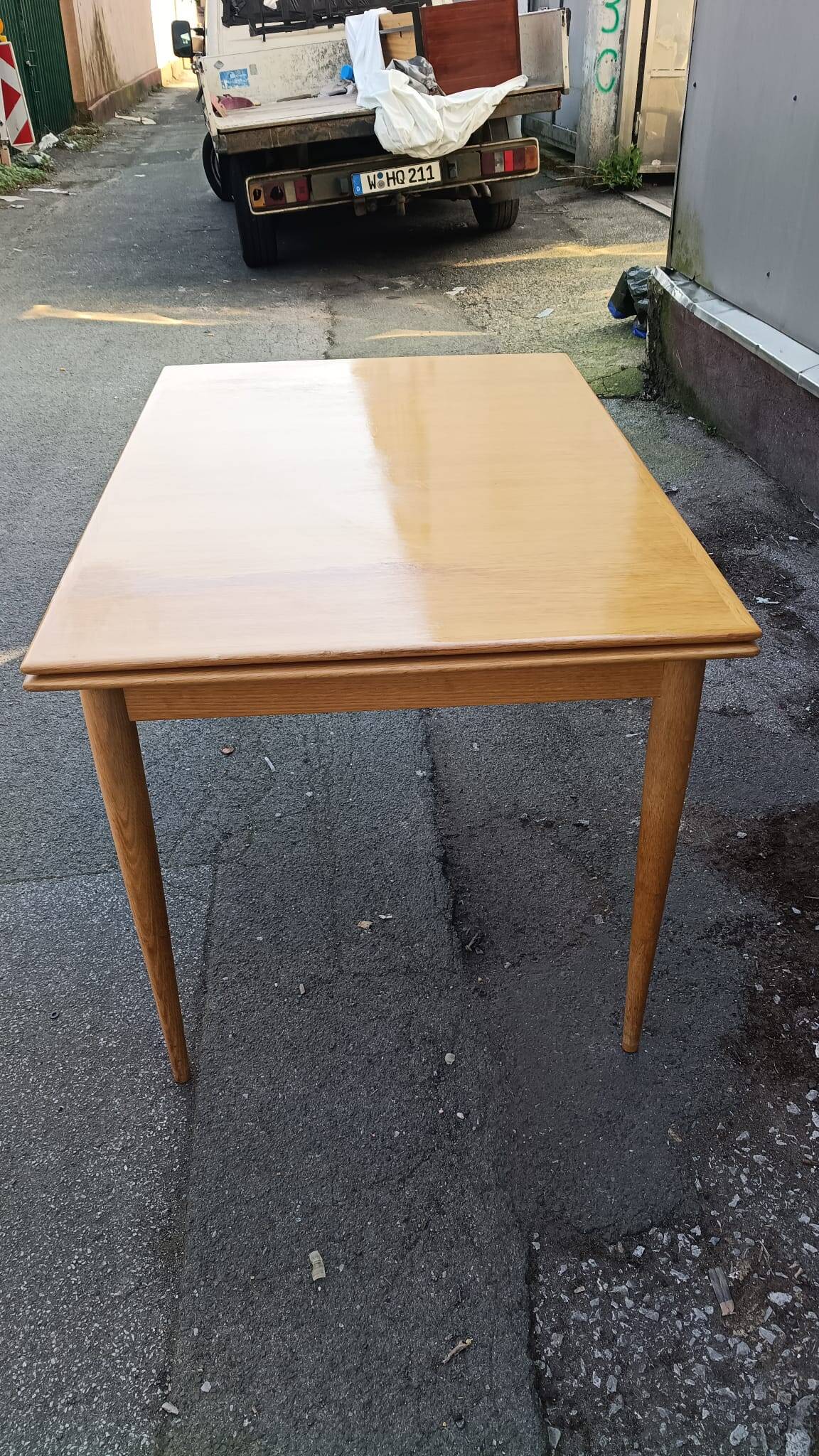 Vintage Scandinavian dining table in oak – 1960s design