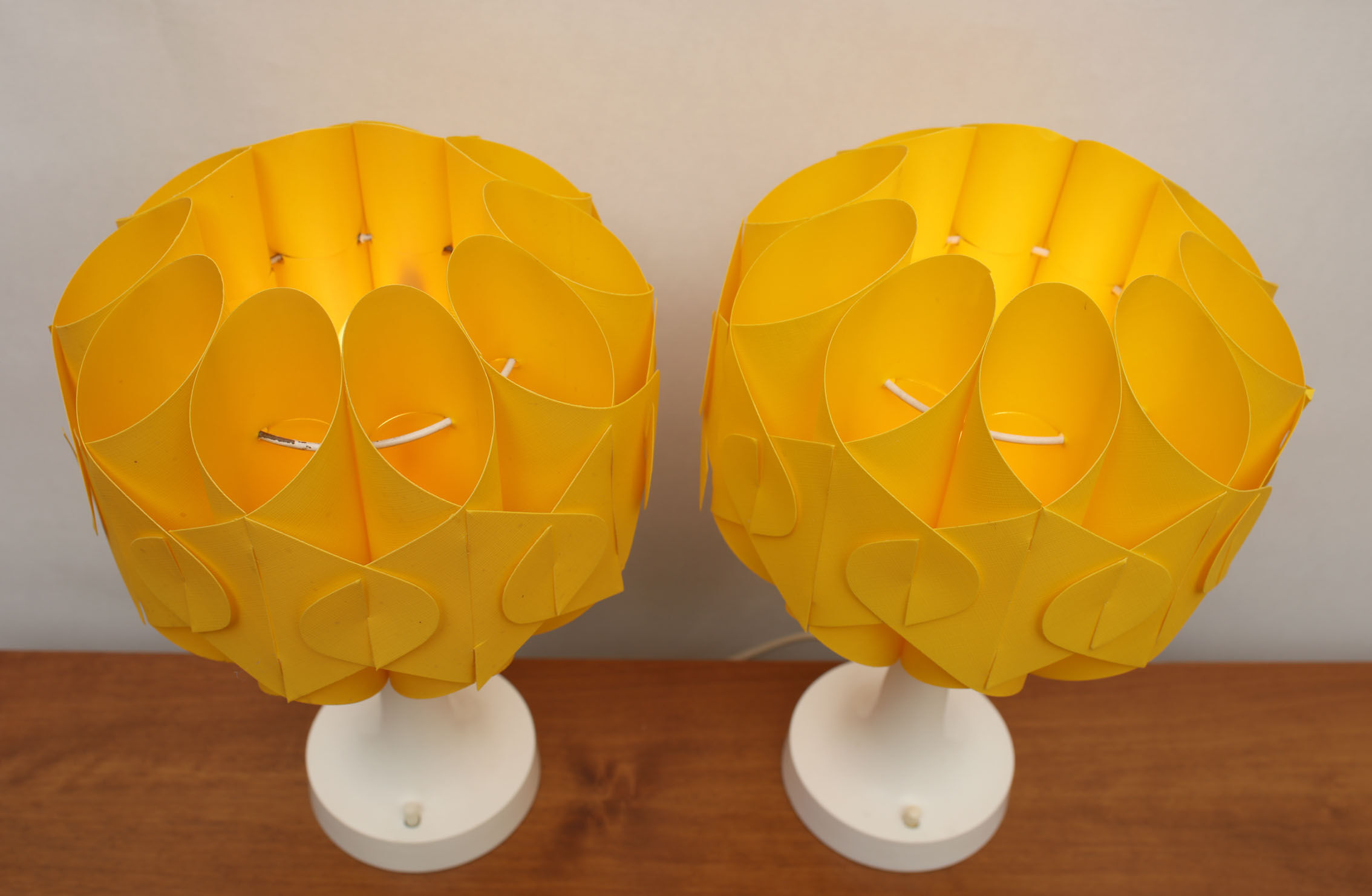 2 Tulip Tablelamps yellow 1970s