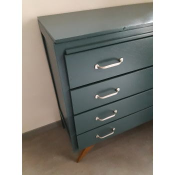 Dresser green
