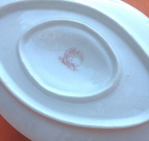 Sauce boat Porcelain with floral decoration on a white background " Aux Lions de Faïence " Paris