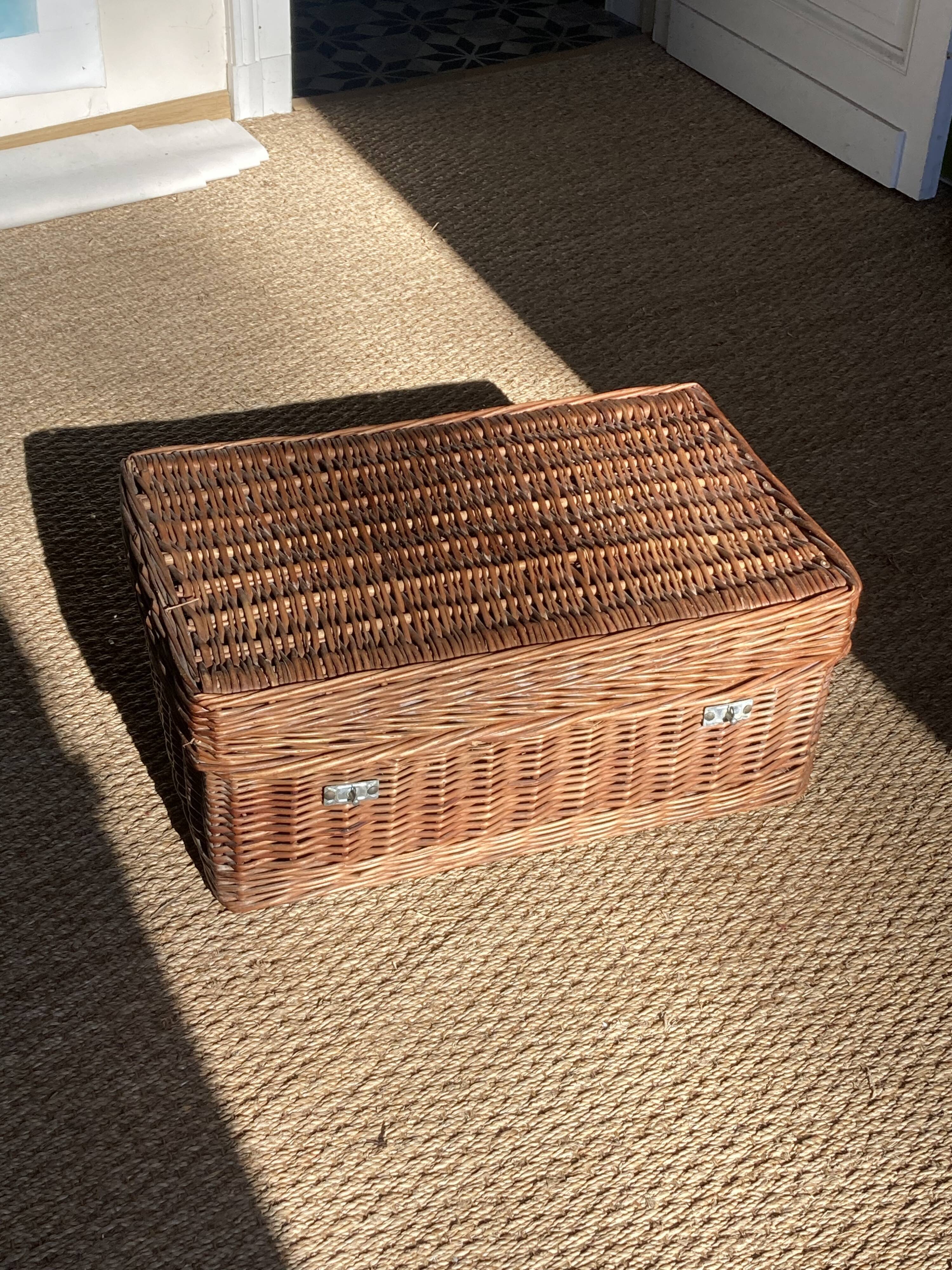 Malle en osier ancienne tressée vintage