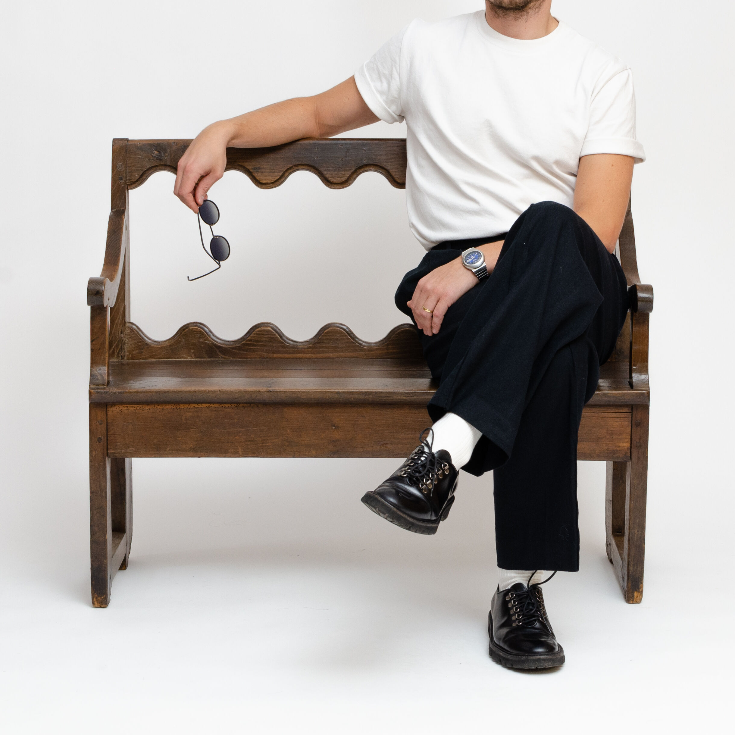 Liturgical bench with fruit wood backrest - French work - nineteenth century.