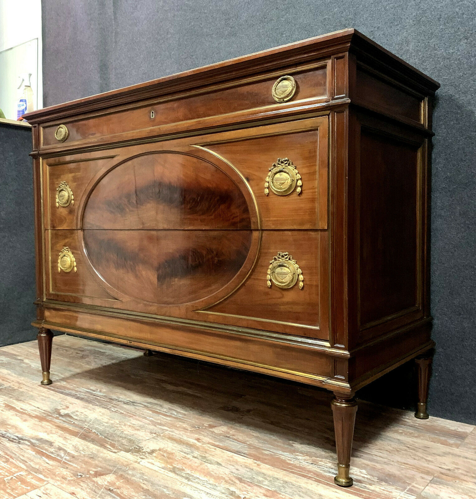 Louis XVI Parisian dresser in flamed mahogany