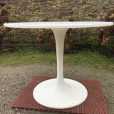 Vintage tulip base table in white pvc