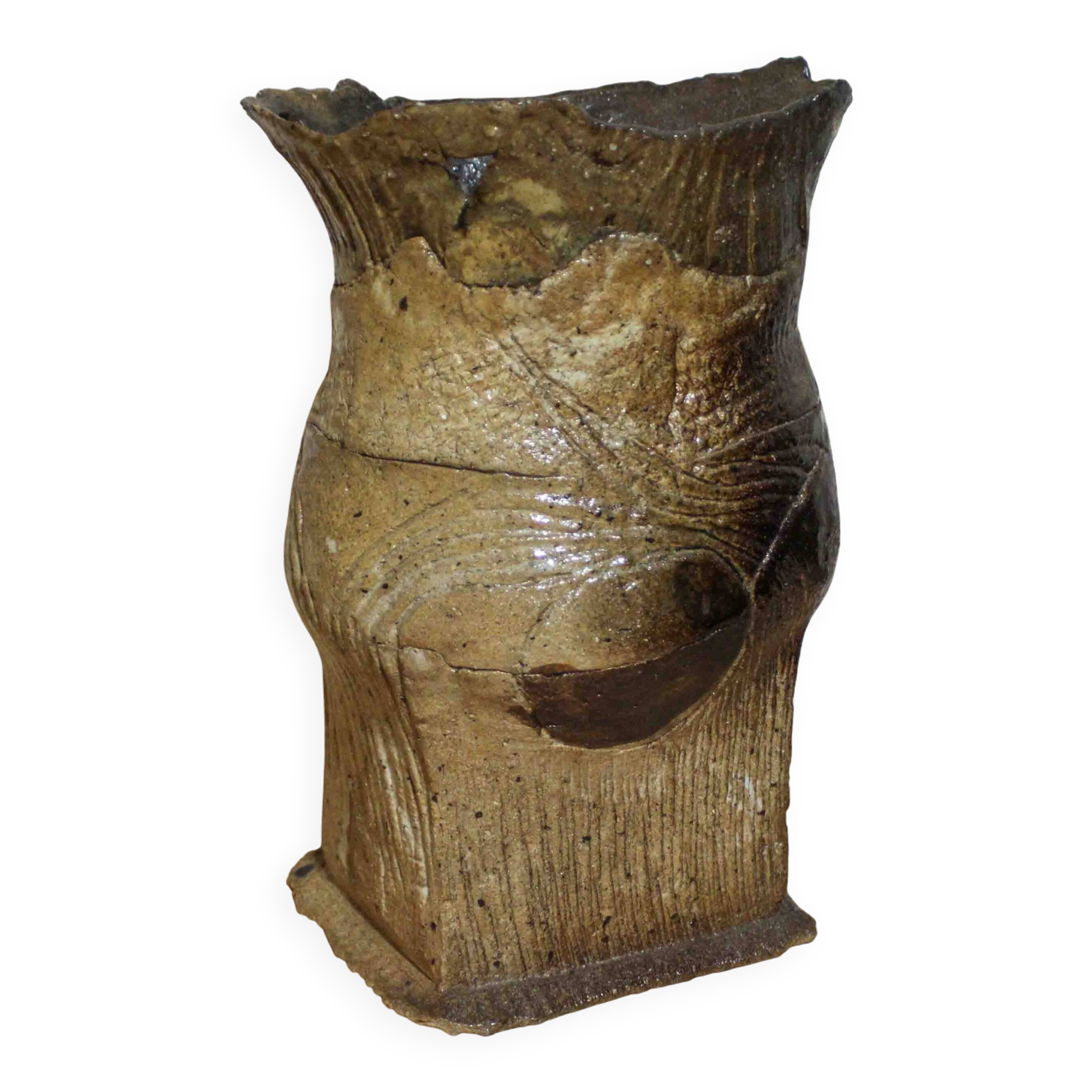 Vase made from a slab of scarified stoneware