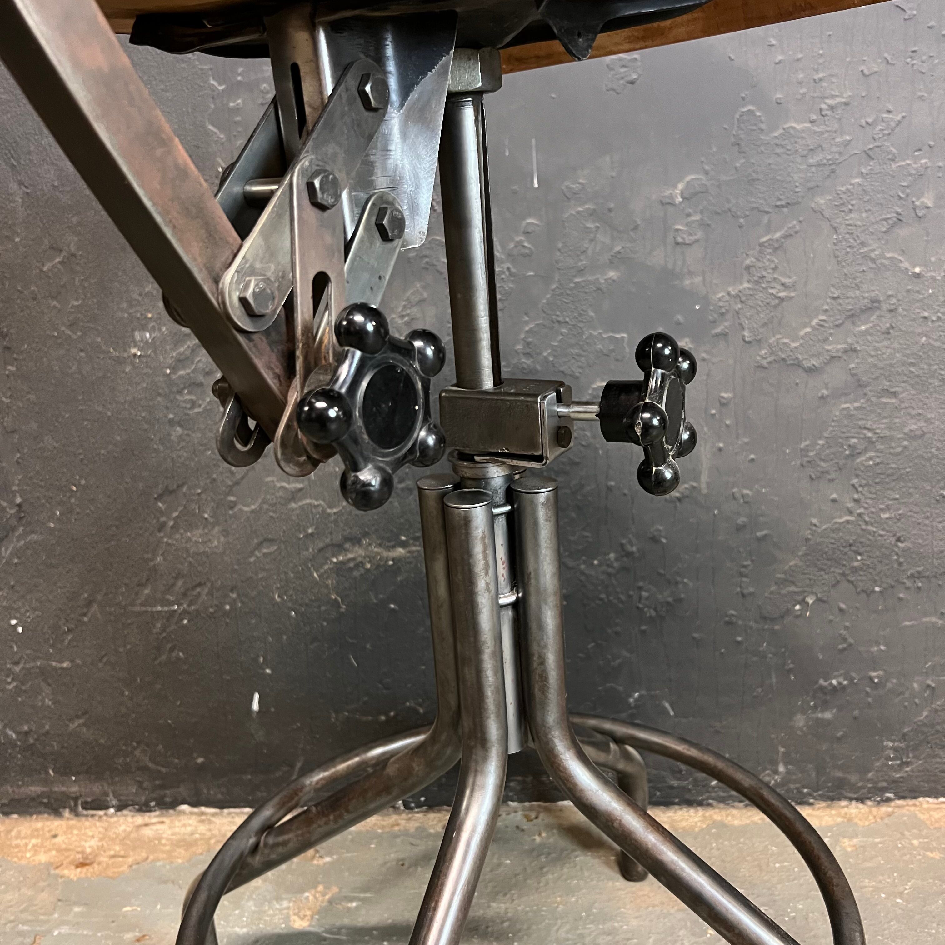 Chaise d’atelier réglable Bienaise