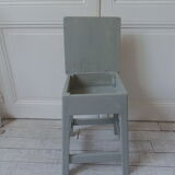 Vintage shoeshine stool base green of gray, wooden seat