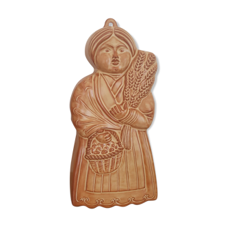 Sandstone mama cake mold