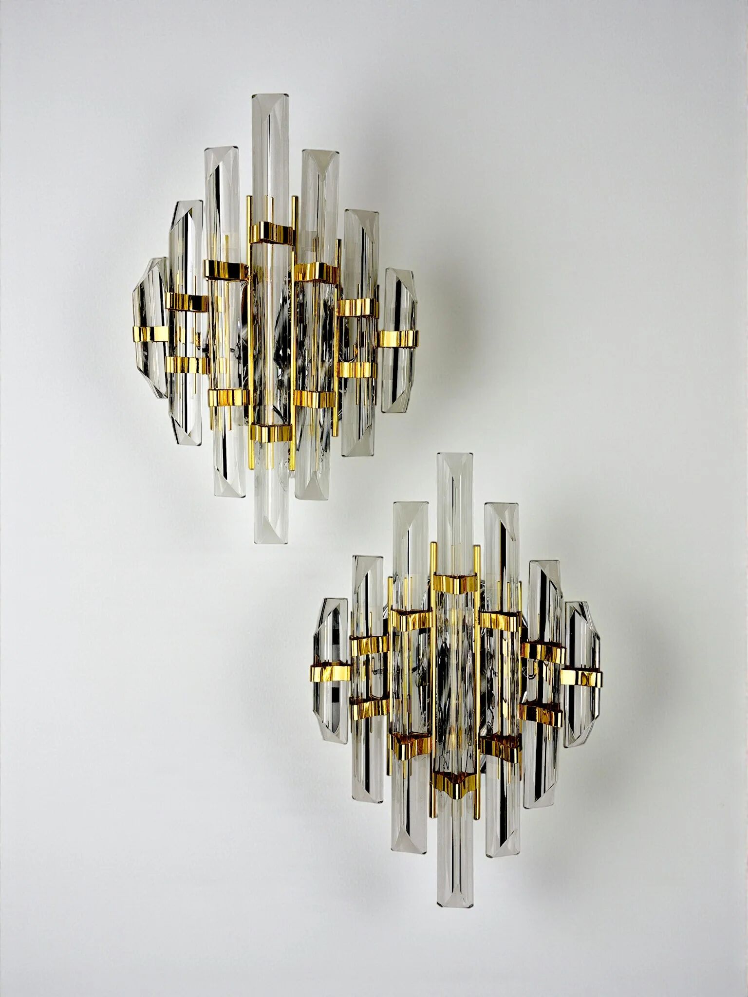 Paire d'appliques Venini, verre taillé de Murano, vers 1970, Italie