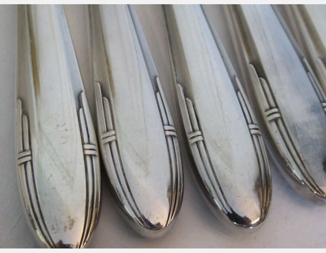 12 silver metal knives