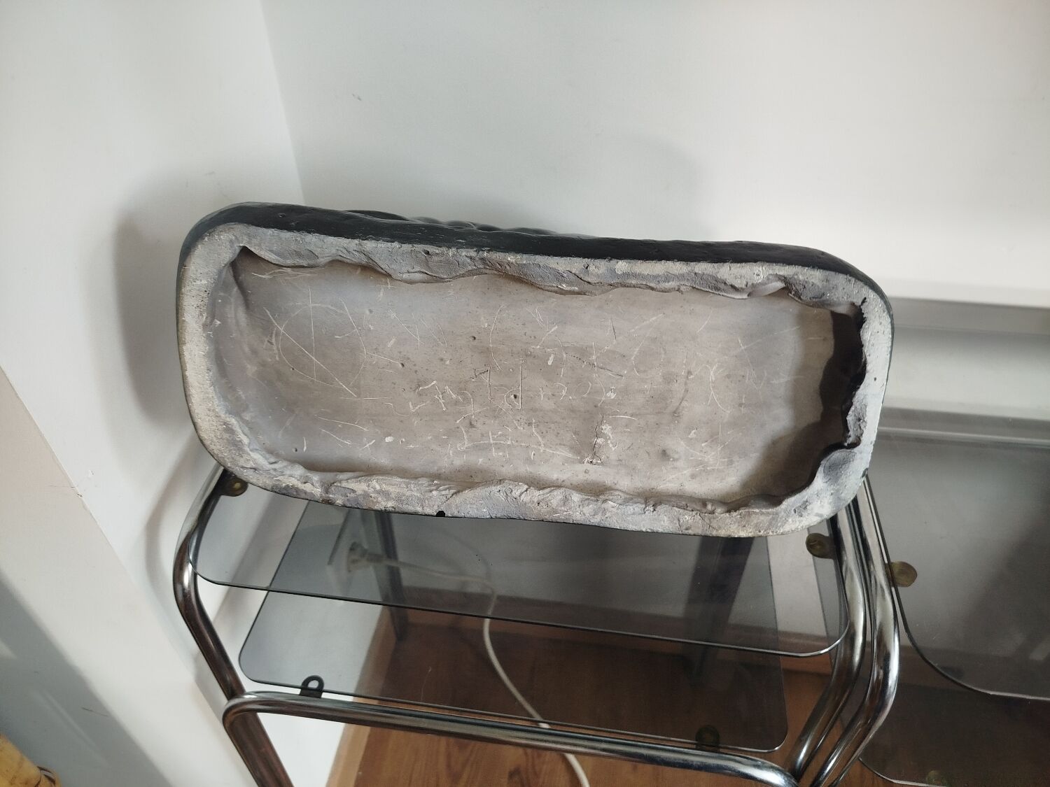 Large statue of a reclining lion - antique plaster