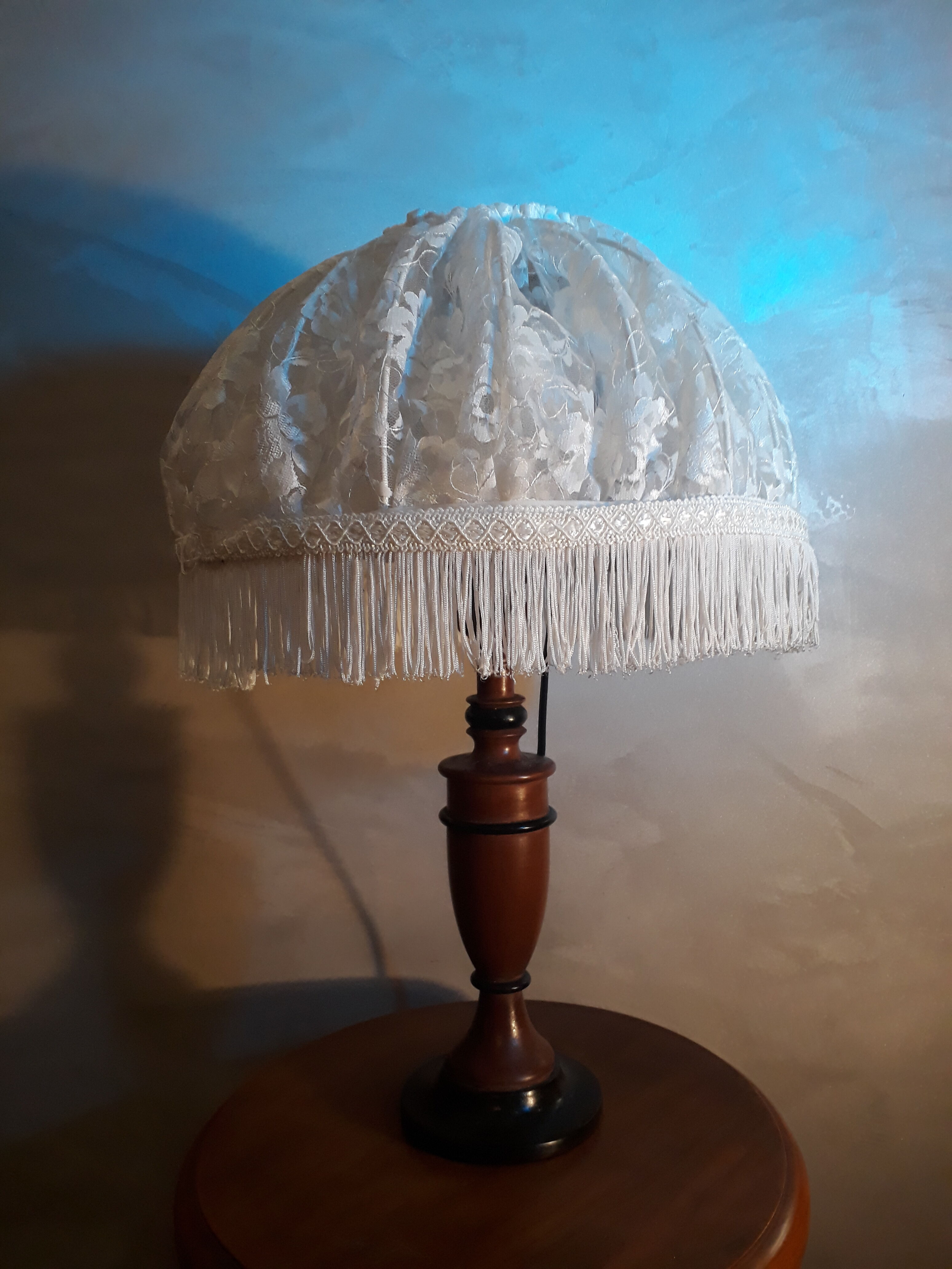 Exotic wood lamp and its 45x30 lace offal