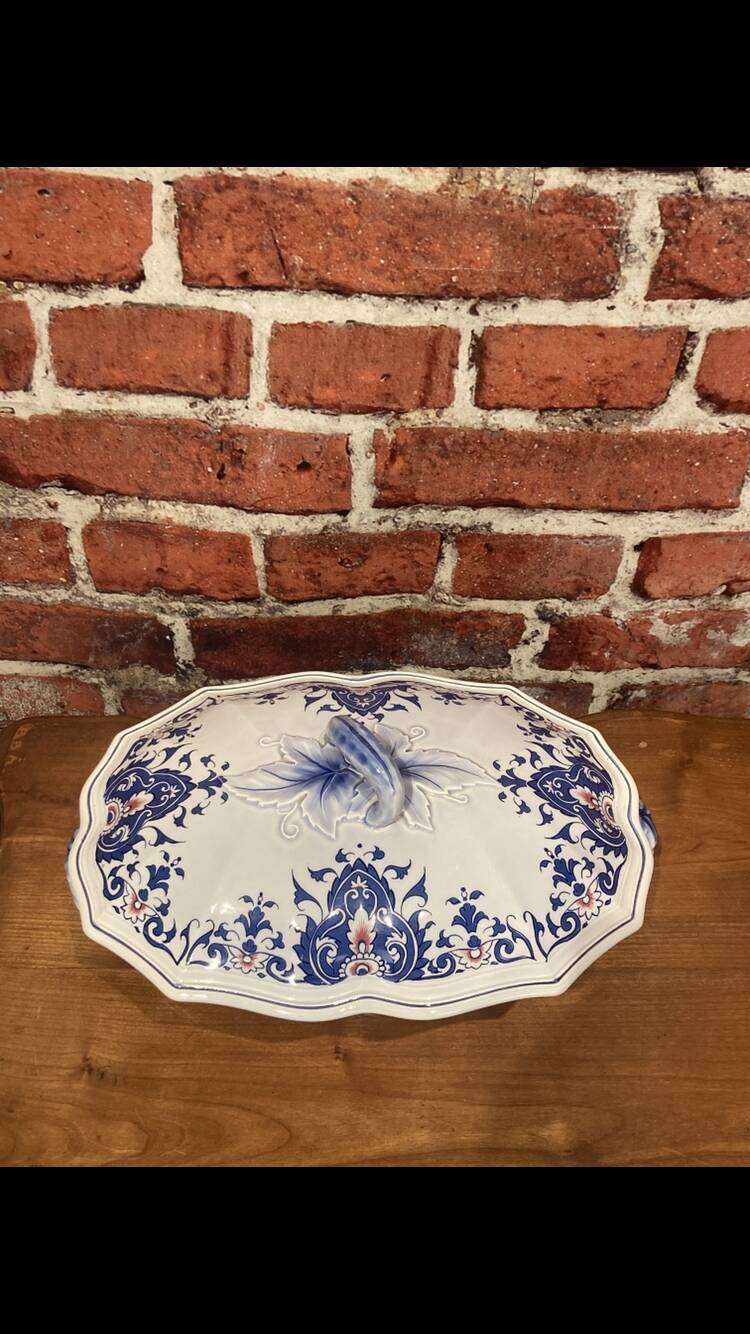 Tureen and its porcelain dish Rouen Salins France